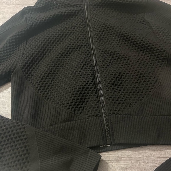 Women’s Activewear Black Cropped Jacket Size Medium - Picture 6 of 10